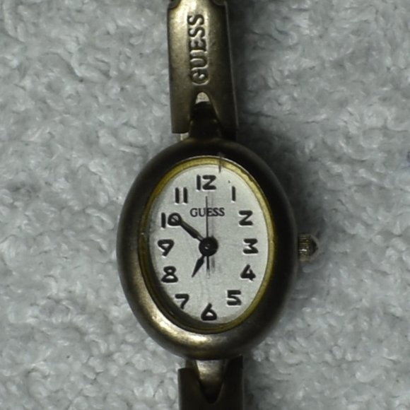 Vintage Guess Titanium Qwartz Watch w/ White Face - Picture 7 of 16